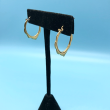 Load image into Gallery viewer, Tiny Moroccan Scalloped Earrings