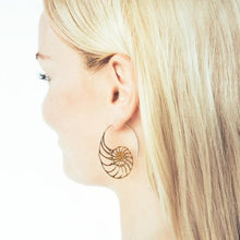 Load image into Gallery viewer, Nautalis Shell Large