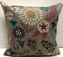 Load image into Gallery viewer, 18" Chain Stitch Pilow
