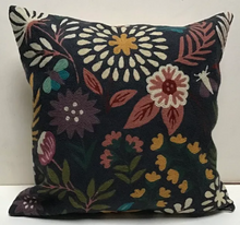 Load image into Gallery viewer, 18" Chain Stitch Pilow
