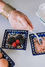 Load image into Gallery viewer, Daisies Dipping Dish
