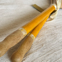 Load image into Gallery viewer, Spice Capiz Handle Salad Server
